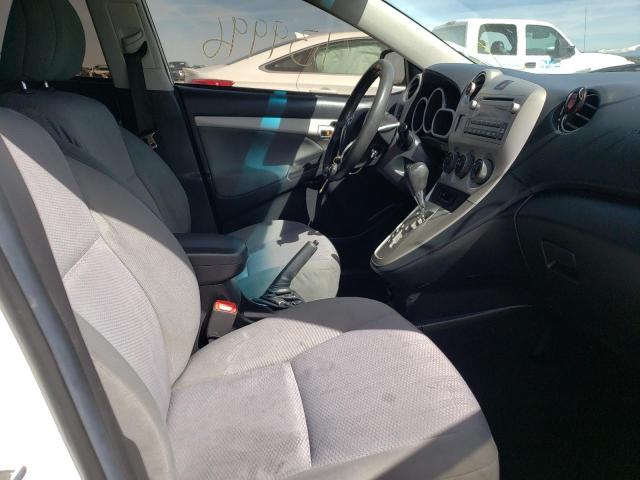 2T1KU4EE4BC593878 - 2011 TOYOTA MATRIX WHITE photo 5