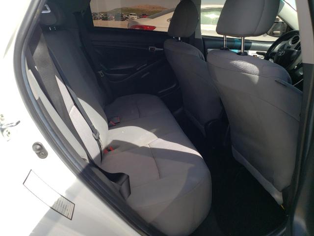 2T1KU4EE4BC593878 - 2011 TOYOTA MATRIX WHITE photo 6