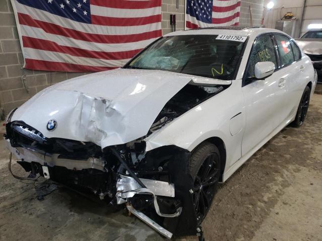 3MW5P9J08M8B64609 - 2021 BMW 330XE WHITE photo 2