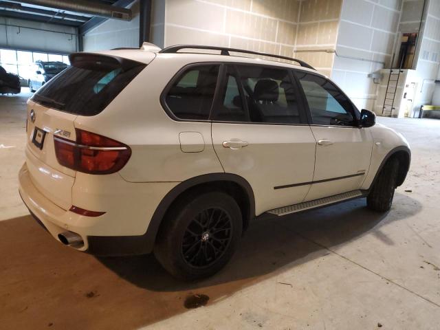 5UXZW0C59CL671097 - 2012 BMW X5 XDRIVE3 WHITE photo 3