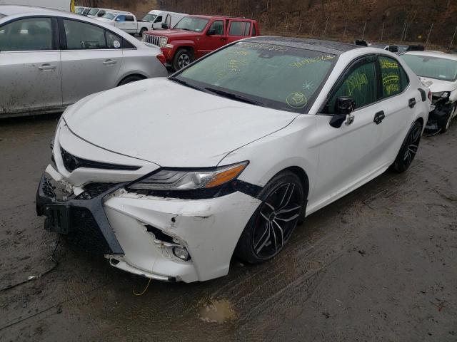 4T1B61HKXJU018045 - 2018 TOYOTA CAMRY XSE WHITE photo 2