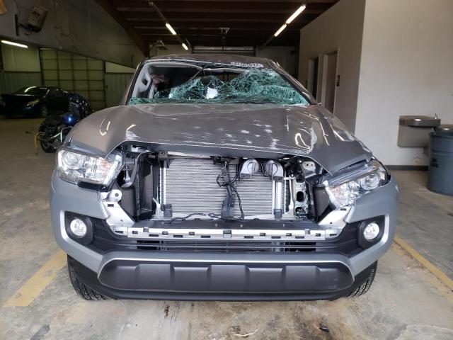 3TMAZ5CN8NM186115 - 2022 TOYOTA TACOMA DOU 银色 照片 5