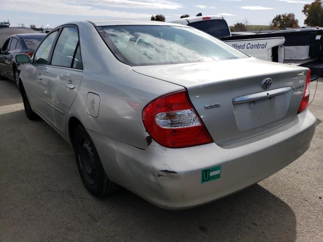 JTDBE32K940260199 - 2004 TOYOTA CAMRY SILVER photo 2