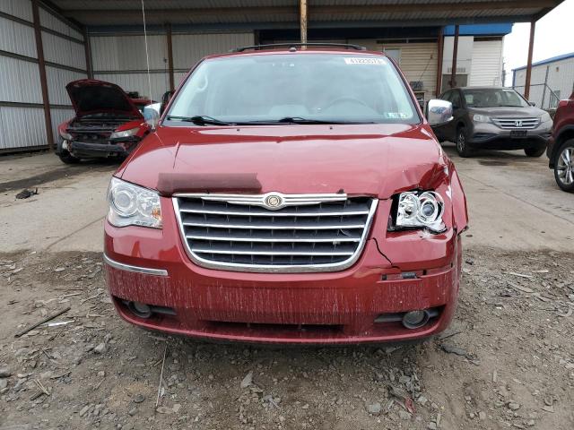 2A8HR64X68R661075 - 2008 CHRYSLER TOWN & COU RED photo 5