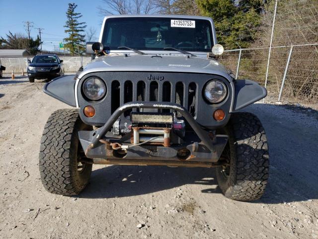 1J8GA59129L714477 - 2009 JEEP WRANGLER U SILVER photo 5