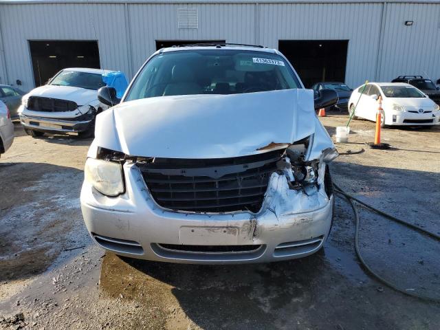 2A4GP54LX7R315197 - 2007 CHRYSLER TOWN & COU 银色 照片 5