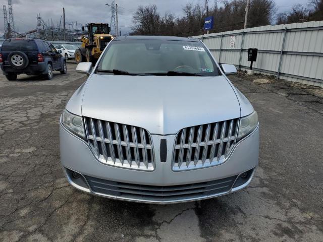 2LMHJ5FR8ABJ14945 - 2010 LINCOLN MKT SILVER photo 5