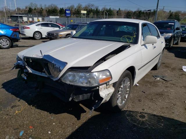 2LNHM82V19X636547 - 2009 LINCOLN TOWN CAR S WHITE photo 2