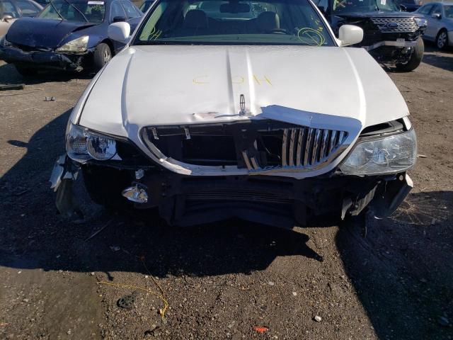 2LNHM82V19X636547 - 2009 LINCOLN TOWN CAR S WHITE photo 9