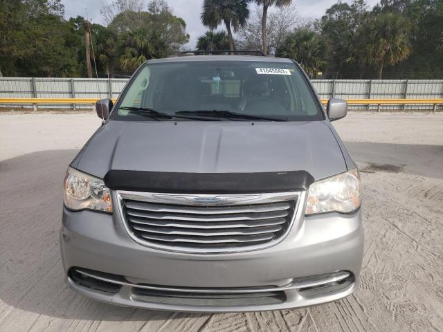 2C4RC1BGXFR565143 - 2015 CHRYSLER TOWN & COU SILVER photo 5