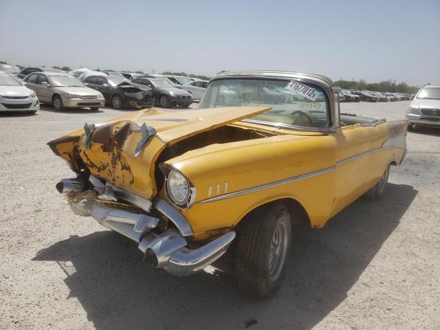 VC57S295404 - 1957 CHEVROLET OTHER YELLOW photo 2