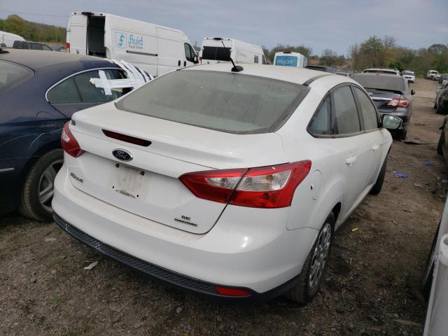 1FAHP3F28CL426469 - 2012 FORD FOCUS WHITE photo 4