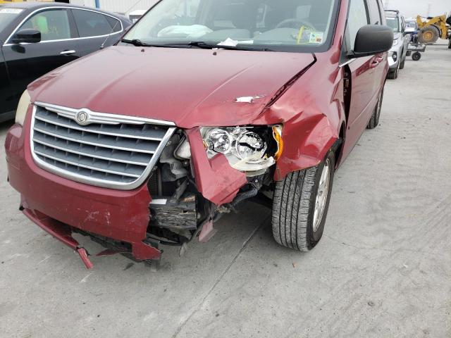 2A4RR2D13AR423426 - 2010 CHRYSLER TOWN & COU BURGUNDY photo 9