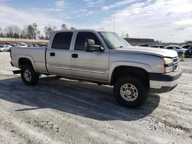 1GCHC23205F841940 - 2005 CHEVROLET SILVERADO GOLD photo 4