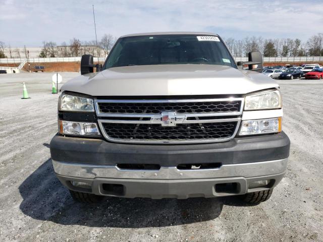 1GCHC23205F841940 - 2005 CHEVROLET SILVERADO GOLD photo 5