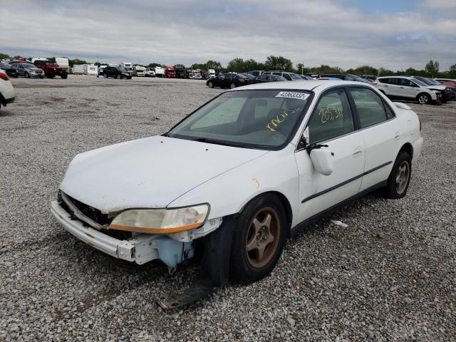 JHMCG554XXC008521 - 1999 HONDA ACCORD LX WHITE photo 2