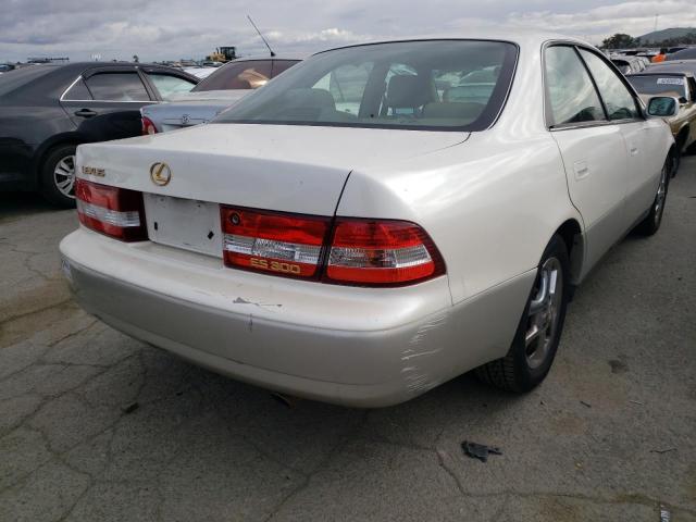 JT8BF28G4Y5078136 - 2000 LEXUS ES 300 WHITE photo 3