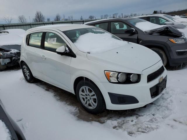 1G1JA6SH0F4132791 - 2015 CHEVROLET SONIC LS WHITE photo 4
