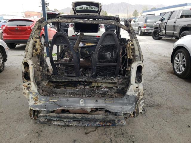 WMEEK3BA9DK623877 - 2013 SMART FORTWO PAS 白色 照片 6