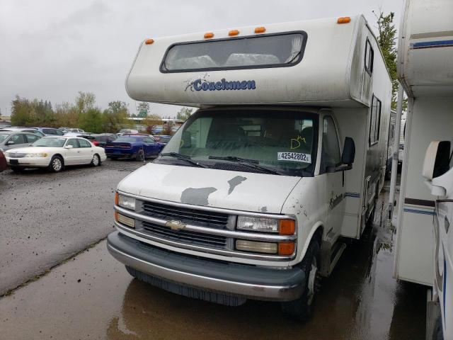 1GBJG31J1Y1255758 - 2001 CHEVROLET COACHMAN WHITE photo 2