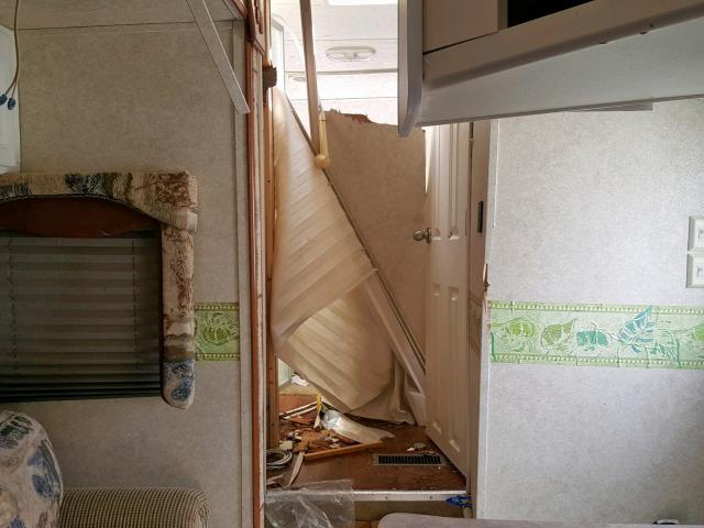 undefined - 2004 OUTB TRAVEL TRL WHITE photo 5