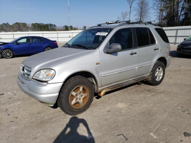 4JGAB54E1XA078949 - 1999 MERCEDES-BENZ ML 320 SILVER photo 1