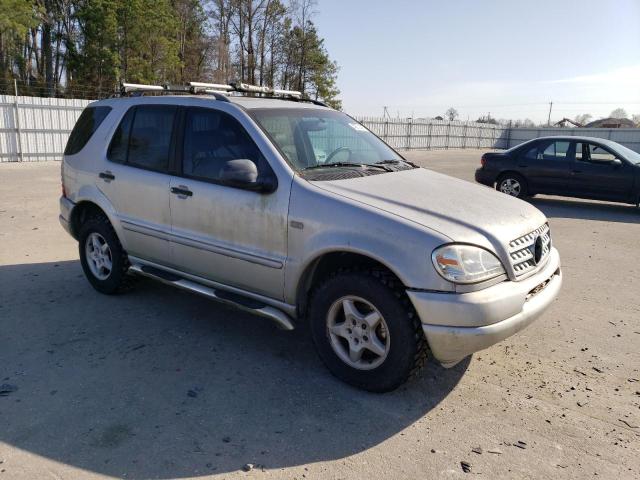 4JGAB54E1XA078949 - 1999 MERCEDES-BENZ ML 320 SILVER photo 4