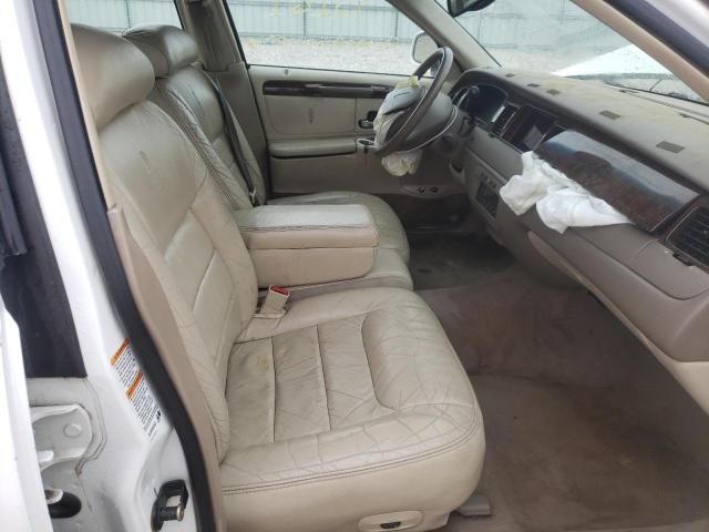 1LNHM82W0YY844796 - 2000 LINCOLN TOWN CAR S WHITE photo 5