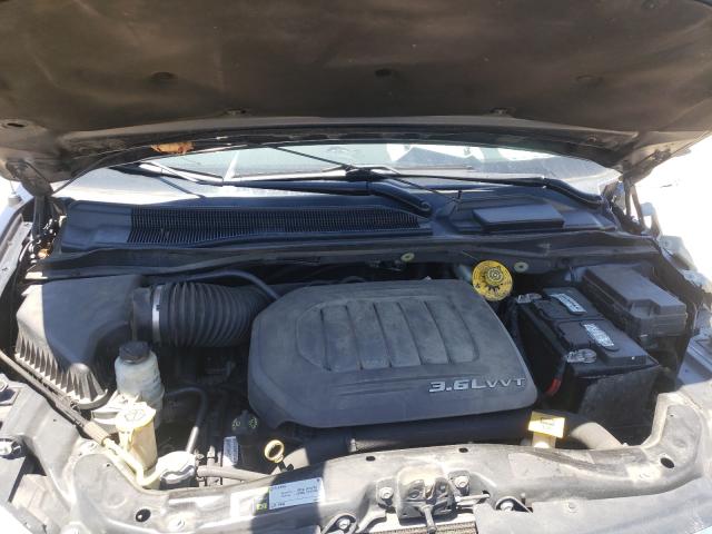 2C4RC1BG0DR742358 - 2013 CHRYSLER TWN & CTRY BLUE photo 7