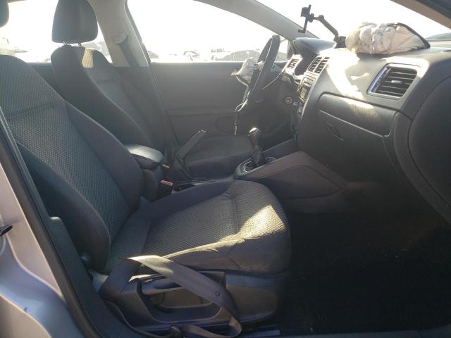 3VW1K7AJ1EM352262 - 2014 VOLKSWAGEN JETTA BASE فضي صورة 5