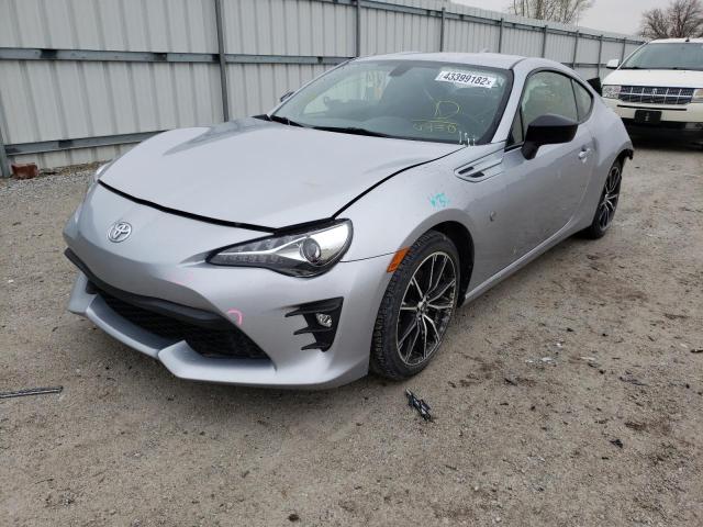 JF1ZNAE18J9700450 - 2018 TOYOTA 86 GT SILVER photo 2