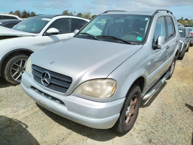 4JGAB54E91A289050 - 2001 MERCEDES-BENZ ML 320 SILVER photo 2