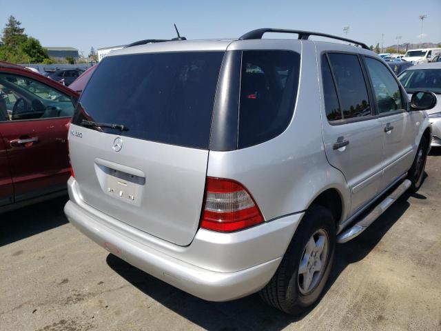 4JGAB54E91A289050 - 2001 MERCEDES-BENZ ML 320 SILVER photo 4