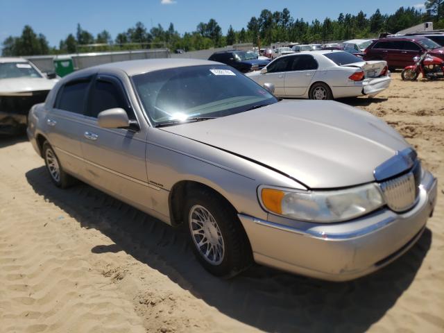 1LNHM82W9YY857899 - 2000 LINCOLN TOWN CAR S SILVER photo 1