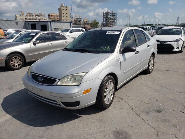 1FAFP34N77W251270 - 2007 FORD FOCUS ZX4 SILVER photo 2