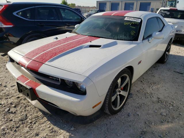 2C3CDYCJ1DH605803 - 2013 DODGE CHALLENGER WHITE photo 2