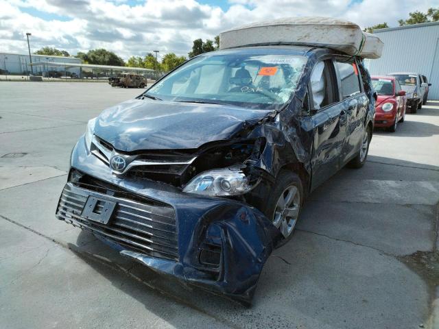 5TDKZ3DC8JS932286 - 2018 TOYOTA SIENNA LE BLUE photo 2