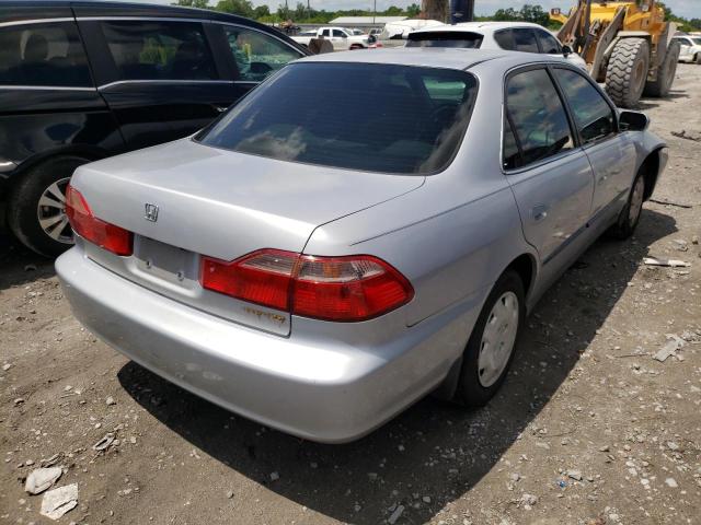 1HGCG5648WA067661 - 1998 HONDA ACCORD LX SILVER photo 4