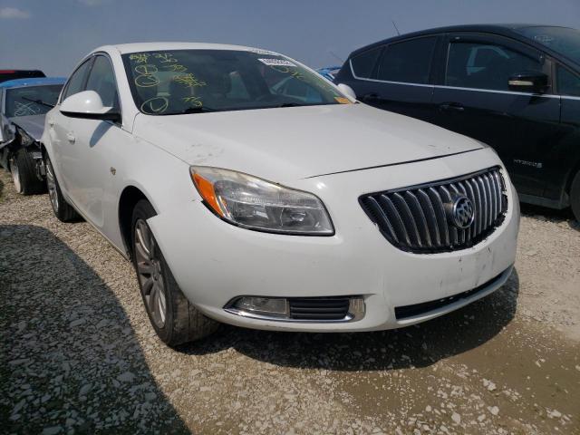 W04GV5EV6B1067954 - 2011 BUICK REGAL CXL WHITE photo 1