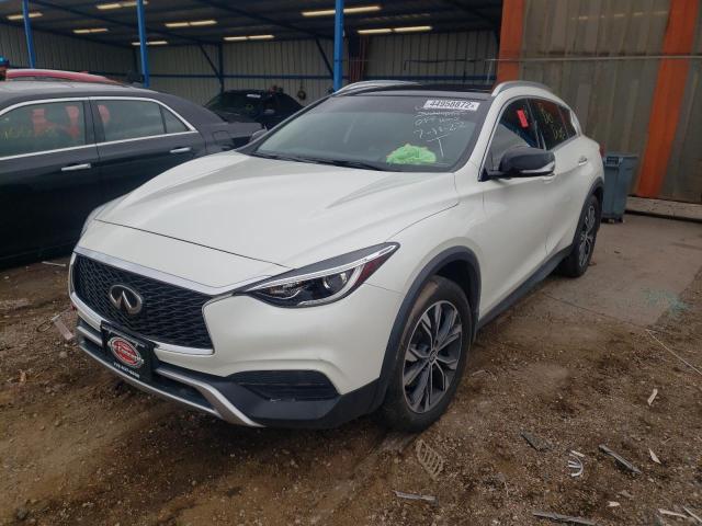 SJKCH5CR9KA007570 - 2019 INFINITI QX30 LUXE WHITE photo 2