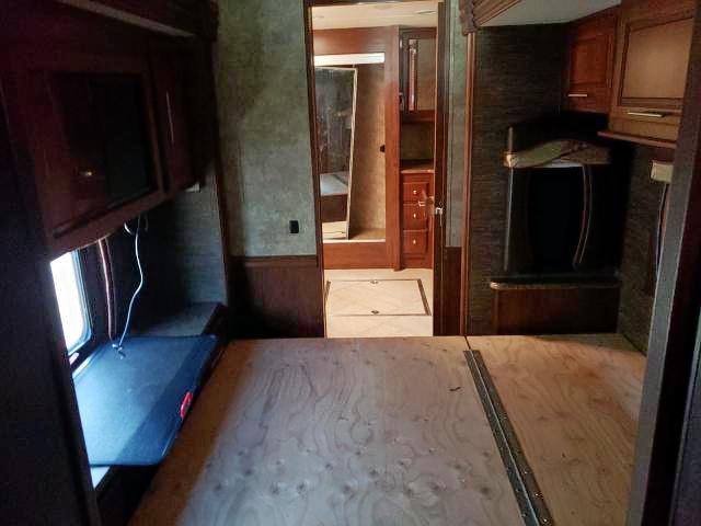 4UZAB2DT8ECFW7267 - 2016 CROS MOTORHOME TWO TONE photo 6