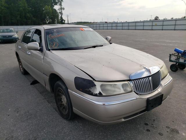 1LNFM82W3XY603188 - 1999 LINCOLN TOWN CAR S TAN photo 1