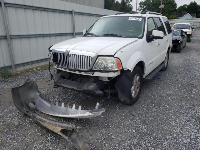 5LMFU27545LJ08213 - 2005 LINCOLN NAVIGATOR 白色 照片 2