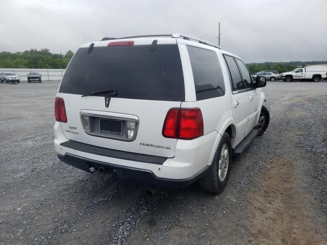 5LMFU27545LJ08213 - 2005 LINCOLN NAVIGATOR WHITE photo 4