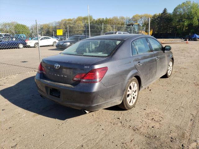 4T1BK36B18U266981 - 2008 TOYOTA AVALON GRAY photo 4