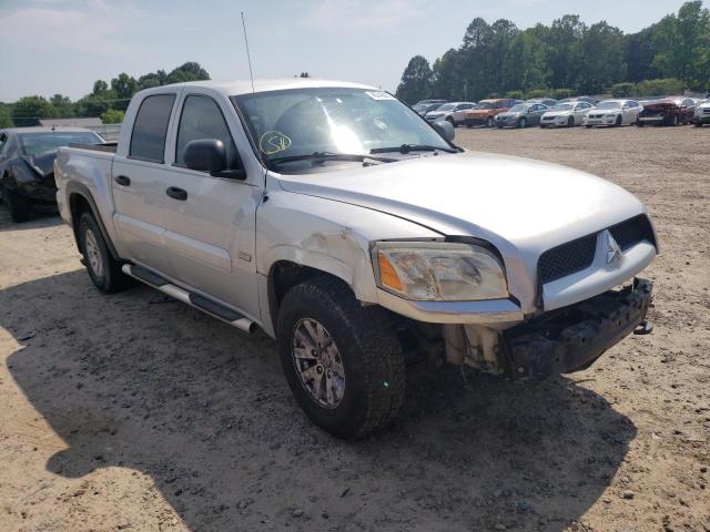 1Z7HC38K26S542784 - 2006 MITSUBISHI RAIDER SILVER photo 1