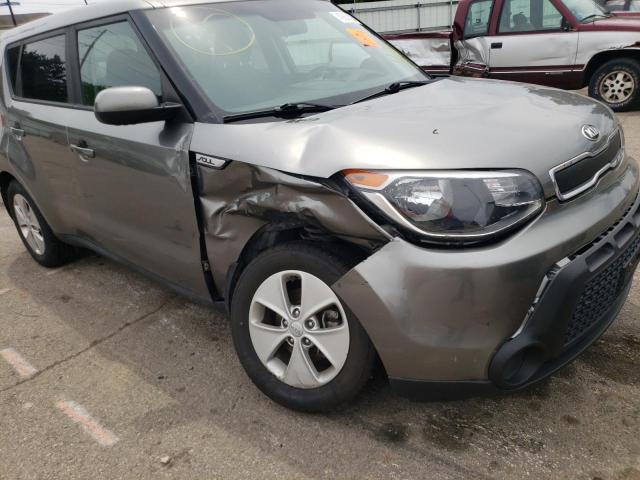 KNDJN2A25G7320062 - 2016 KIA SOUL GRAY photo 9