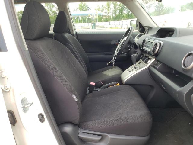 JTLKE50E081046215 - 2008 TOYOTA SCION XB Weiß Foto 5