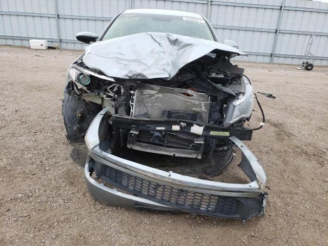 KNAGU4LE6H5017978 - 2017 KIA OPTIMA HYB SILVER photo 9