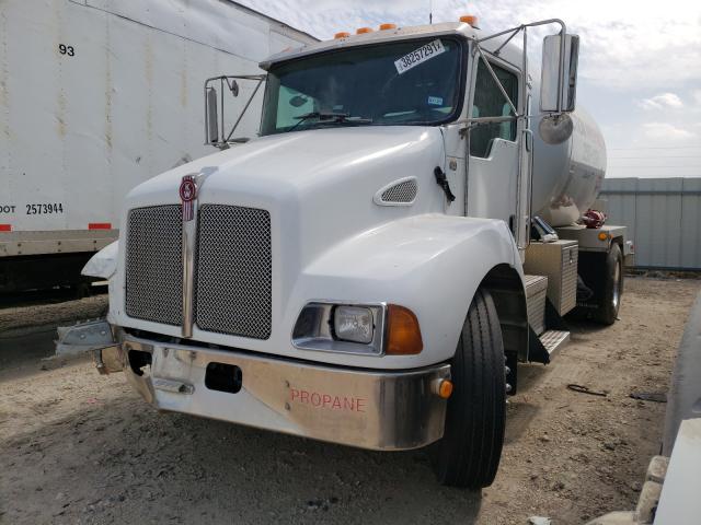 2NKMHD7X47M177859 - 2007 KENWORTH CONSTRUCTI WHITE photo 2